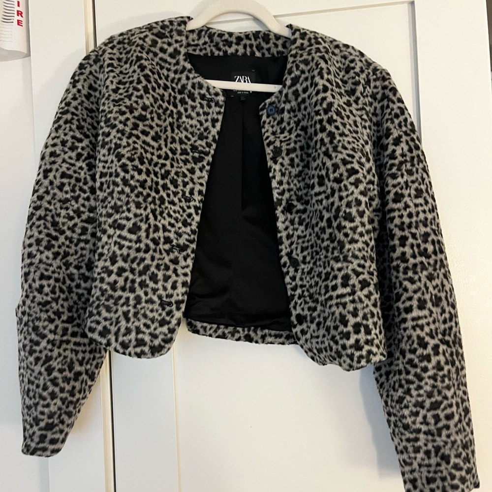 Zara Women's Black and Gray Leopard Print Jacket